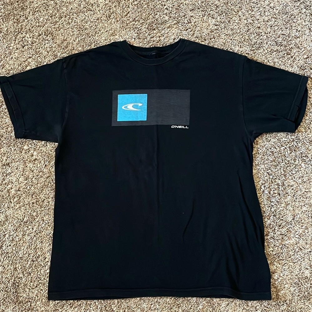 Black O’Neill tshirt